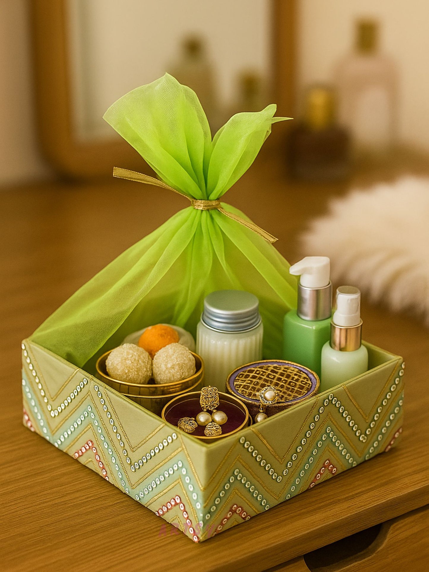 ARTSY Elegant Handcrafted Mesh Food Cover Basket for Serving & Festive Gifting