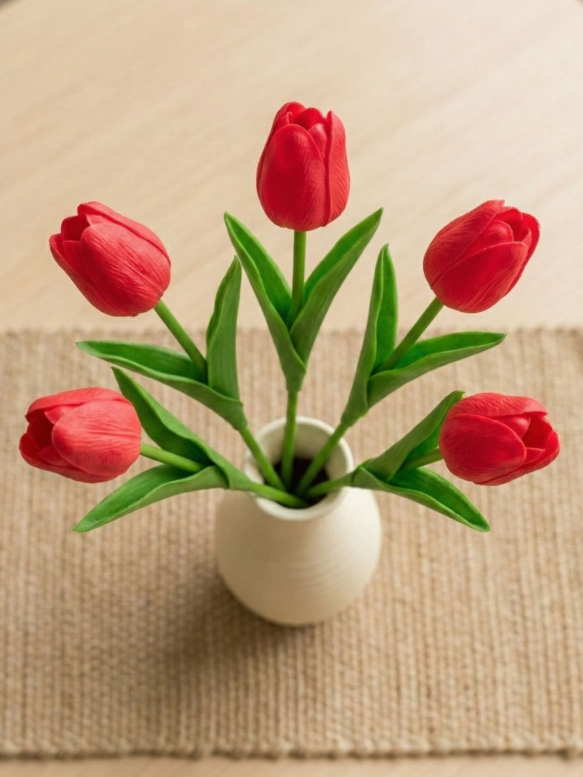 red flowers table decoration